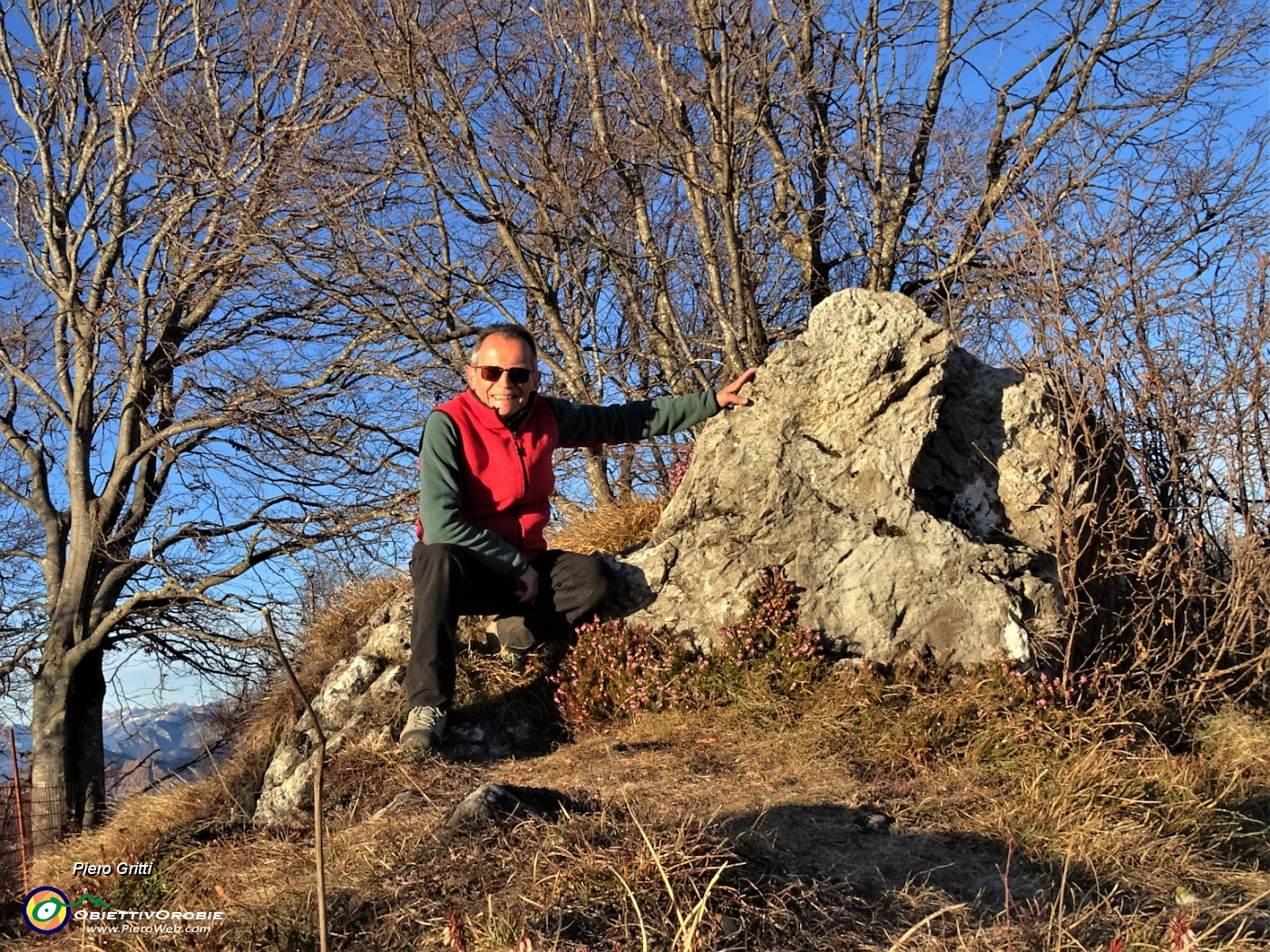 01 In vetta alla Corna Bianca (1228 m).JPG